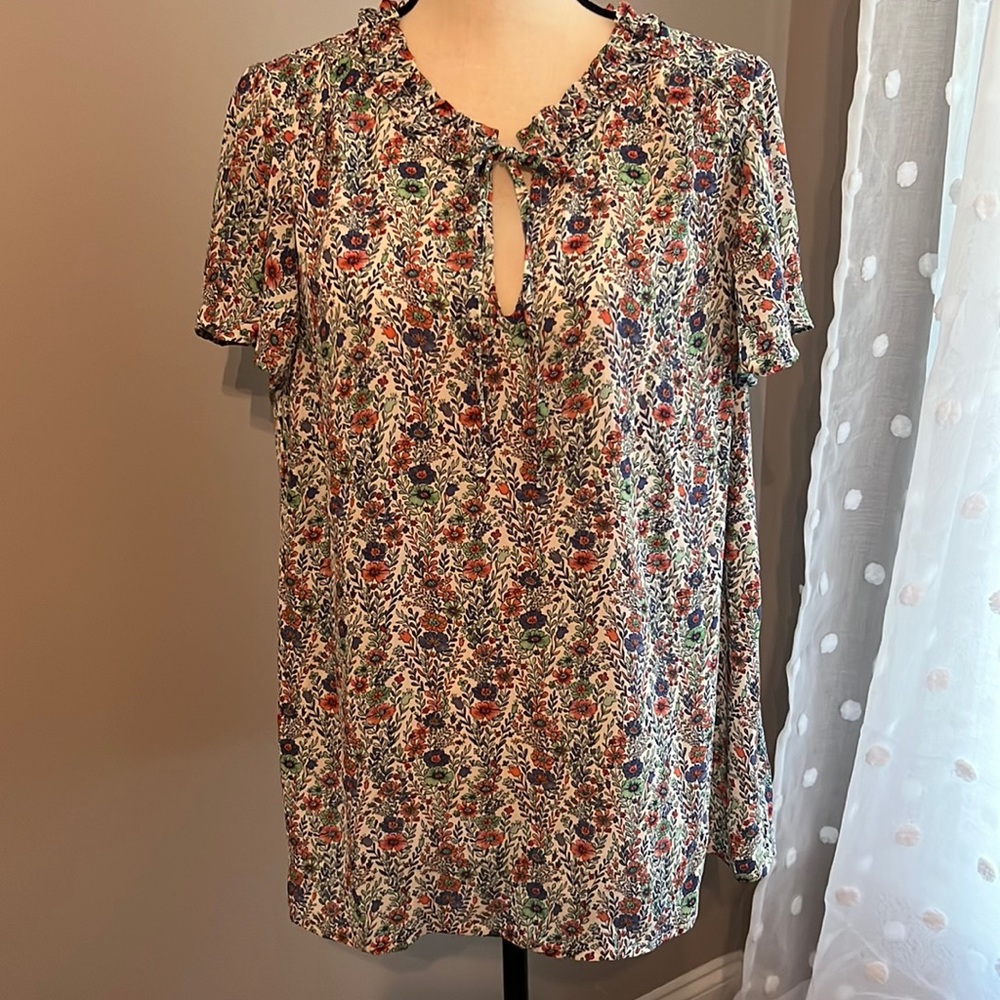 Short sleeve floral top Size 1X NEW WITH TAGS 🎊